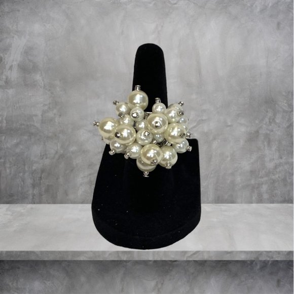 Ring "Cluster of Pearls" with Faux Pearls, Silver Toned Band - Picture 2 of 9
